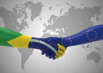 Acordo Mercosul-UE amplia acesso do Brasil ao comércio global e acende alerta sobre impactos industriais