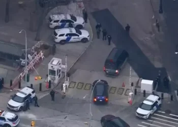 Sob forte esquema de segurança, Nicolás Maduro se apresenta à justiça em Nova York