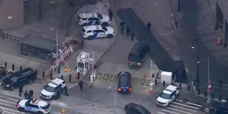 Sob forte esquema de segurança, Nicolás Maduro se apresenta à justiça em Nova York