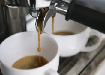 Inflação nas xícaras: alta de preços reduz consumo de café no Brasil em 2025