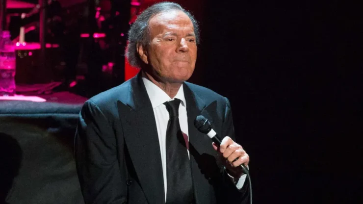 Julio Iglesias enfrenta acusações de abuso sexual e psicológico feitas por ex-empregadas