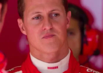 Schumacher acordou, mas não reconhece trajetória na Fórmula 1, diz ex-companheiro