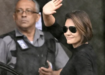 Michelle intensifica apelo por prisão domiciliar de Bolsonaro