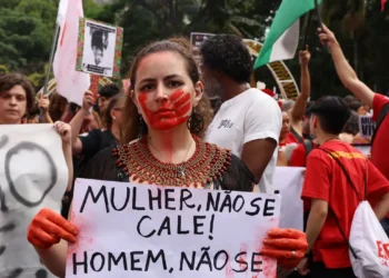 Brasil registra recorde histórico de feminicídios em 2025: Uma morte a cada seis horas