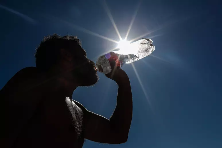 Calor extremo desafia mecanismos do corpo e eleva riscos à saúde no país