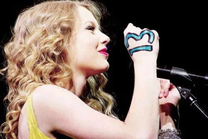 Sexta-feira 13: entre o azar e o amuleto, como celebridades ressignificam a data