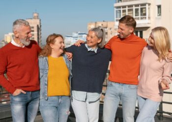 Muito além do romance: laços de amizade prolongam a vida, diz a ciência