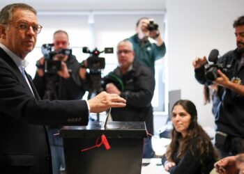 Seguro vence Ventura no segundo turno e assume Presidência de Portugal em eleição histórica