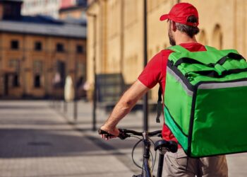 Mercado de trabalho no Brasil atinge menor desemprego da série histórica e expõe mudanças estruturais