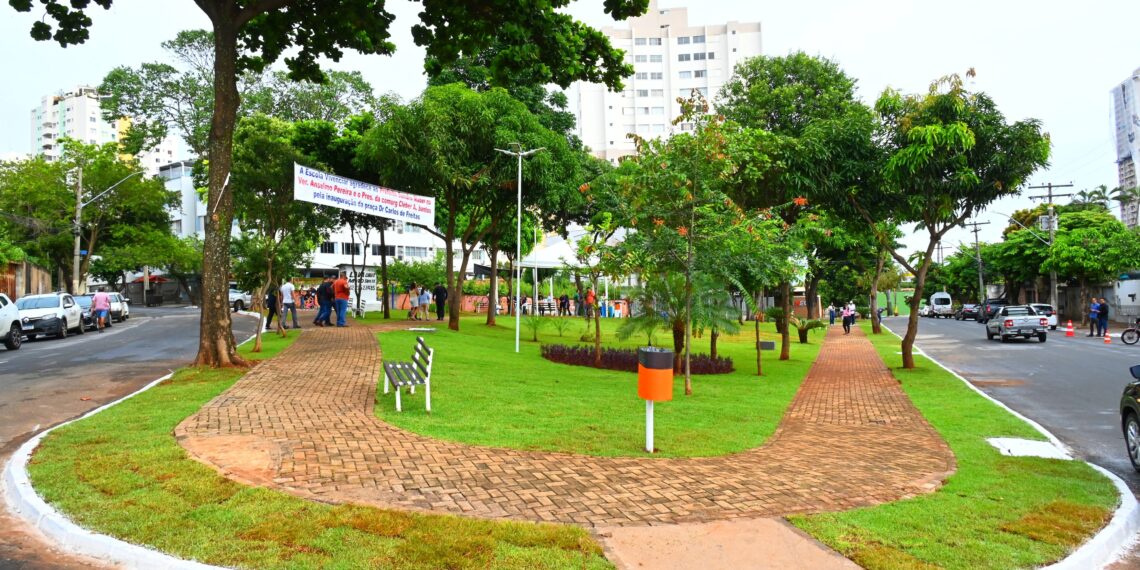 Mabel entrega revitalização da Praça Botafogo e anuncia plano para o Centro de Goiânia