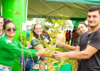 Senador Canedo promove distribuição de mudas