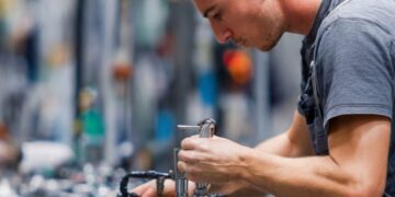 Produção industrial cai 1,2% em dezembro e encerra 2025 em ritmo de desaceleração