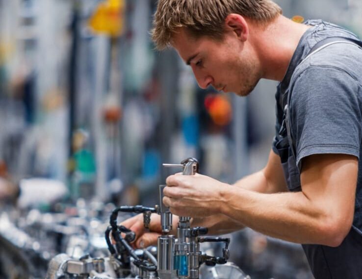 Produção industrial cai 1,2% em dezembro e encerra 2025 em ritmo de desaceleração