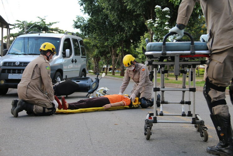 Simulado de catástrofe mobiliza bombeiros e hospitais em shopping de Goiânia