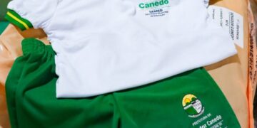 Senador Canedo inicia entrega de uniformes escolares diretamente nas unidades de ensino