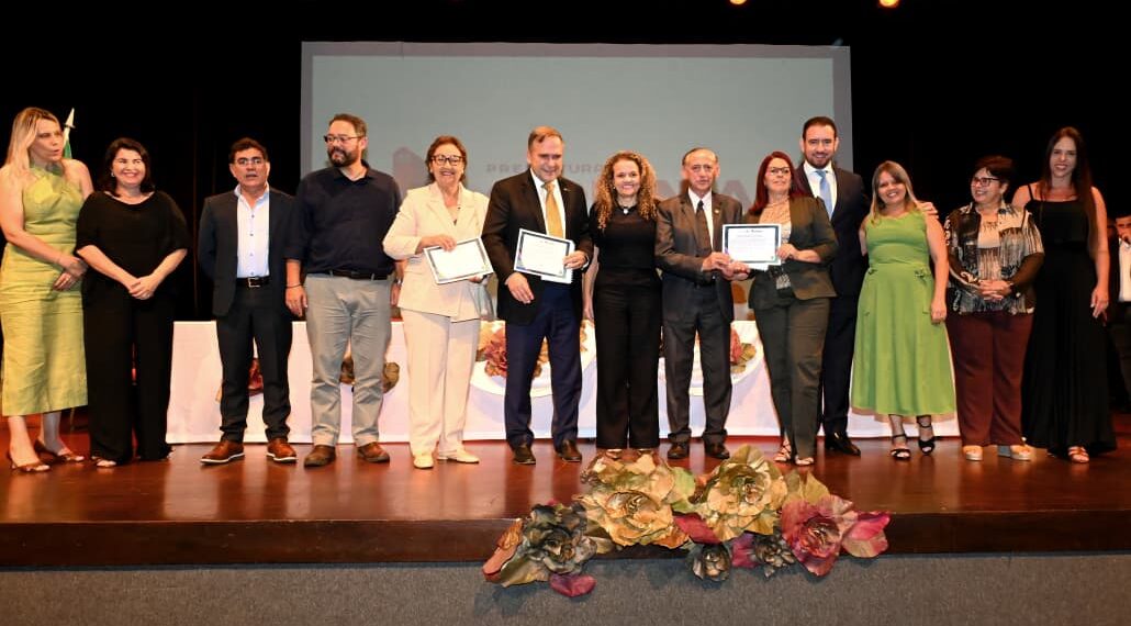 Prefeito Sandro Mabel empossa novos diretores da rede municipal