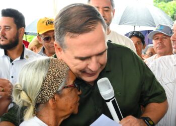 Mabel oficializa regularização do Residencial Tancredo Neves após duas décadas de espera