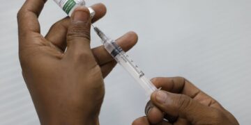 Alerta sanitário: Covid-19 lidera mortes por síndromes respiratórias no início de 2026