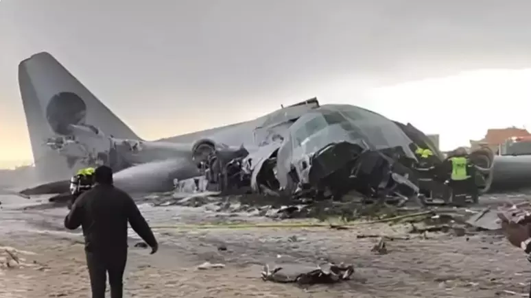 Avião militar que transportava dinheiro sai da pista e mata 15 na Bolívia