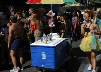 Alerta na folia: Guia estratégico para blindar suas finanças contra golpes no carnaval