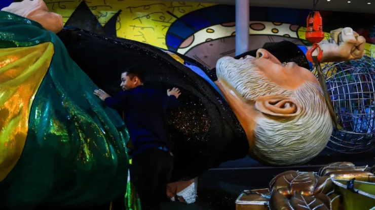 Acadêmicos de Niterói cai para o Grupo Ouro após desfile em homenagem a Lula