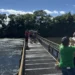 Turista arrisca vida de bebê sobre o abismo das Cataratas do Iguaçu