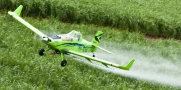 Alerta Global: Estudo na ‘Science’ revela que agrotóxicos estão mais tóxicos e Brasil lidera ranking de risco