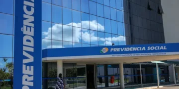 Governo antecipa 13º do INSS e injeta mais de R$ 70 bilhões na economia