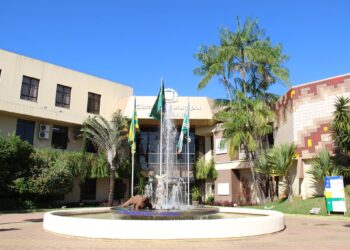 CEI dos Fios Soltos questiona operadoras sobre fiação irregular em Goiânia