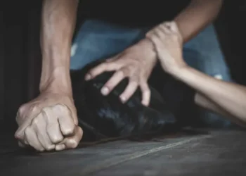 Brasil registra mais de 15 casos diários de estupro coletivo e expõe cenário alarmante de violência