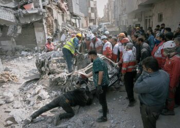 À beira de uma guerra prolongada, EUA e Irã travam disputa por poder enquanto negociações emperram