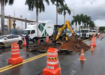 Prefeitura de Goiânia inicia recuperação de erosão na Avenida Paranaíba, no Centro