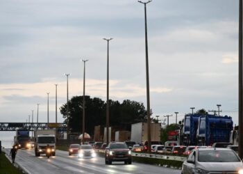 Brilha Goiânia intensifica obras de iluminação na BR-153 e GO-020