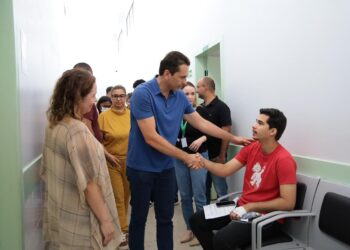 Prefeito Vilela inspeciona unidades de saúde em Aparecida