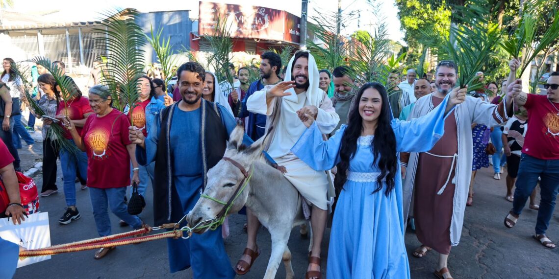 Fé e devoção: Procissão de Ramos na Vila Itatiaia abre a Semana Santa em Goiânia