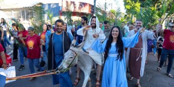 Fé e devoção: Procissão de Ramos na Vila Itatiaia abre a Semana Santa em Goiânia