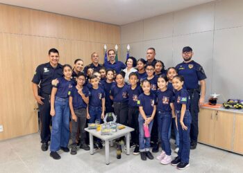 Alunos da Guarda Mirim visitam Paço Municipal em Senador Canedo