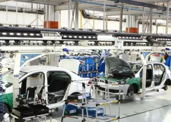 Indústria brasileira cresce 1,8% em janeiro e registra maior alta em mais de um ano