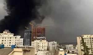 G7 avalia liberar reservas estratégicas de petróleo para conter disparada dos preços da energia