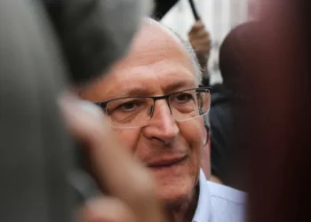 Alckmin diz que governo prioriza garantir abastecimento e conter alta do diesel