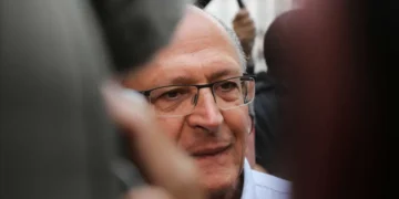 Alckmin diz que governo prioriza garantir abastecimento e conter alta do diesel