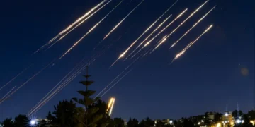 Israel intensifica ataque contra o Irã em meio à escalada do conflito no Oriente Médio