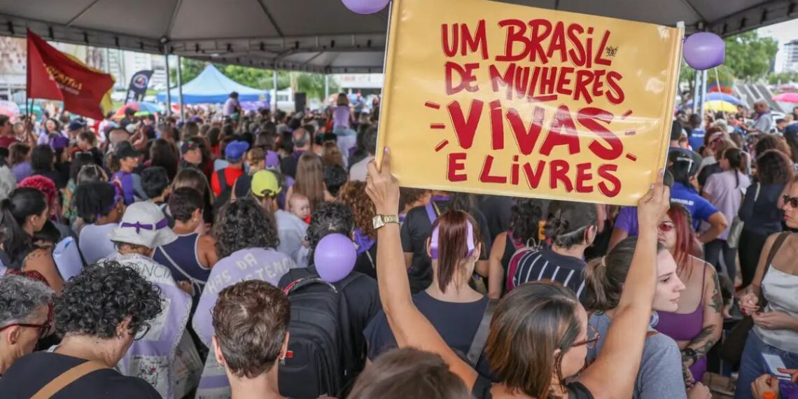 Autonomia financeira lidera prioridades das mulheres, revela pesquisa