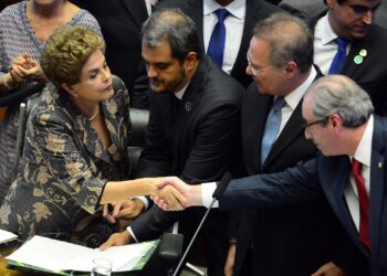 Impeachment de Dilma: insultos, exaltações e episódios inusitados marcam sessão histórica na Câmara em 17/04/2016