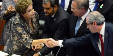 Impeachment de Dilma: insultos, exaltações e episódios inusitados marcam sessão histórica na Câmara em 17/04/2016