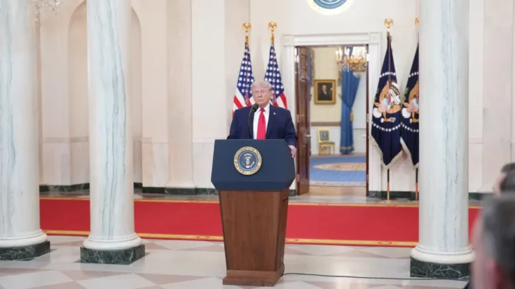 Trump confirma resgate de piloto em solo iraniano após queda de caça F-15