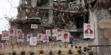 Conflito no Irã contabiliza mais de 3,3 mil óbitos após ofensivas de coalizão