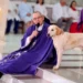 Cachorro caramelo vira presença constante em missas e conquista fiéis e padre no Paraná