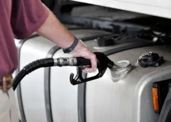 Entre o mercado e o Congresso, governo enfrenta obstáculos para frear alta dos combustíveis