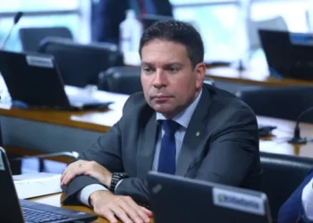 Prisão de Alexandre Ramagem nos EUA expõe impasse migratório e judicial